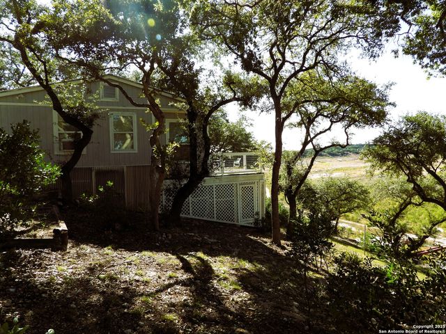 196 Whispering Oak Lane, Lakehills, TX 78063