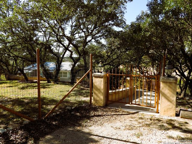 196 Whispering Oak Lane, Lakehills, TX 78063