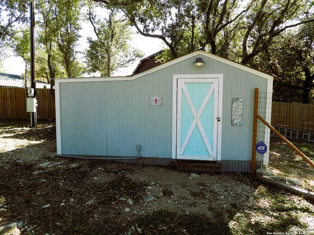 196 Whispering Oak Lane, Lakehills, TX 78063