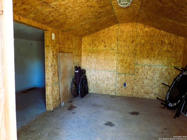 196 Whispering Oak Lane, Lakehills, TX 78063