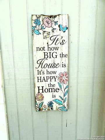 196 Whispering Oak Lane, Lakehills, TX 78063