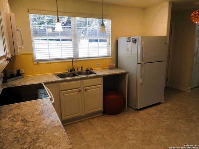 196 Whispering Oak Lane, Lakehills, TX 78063