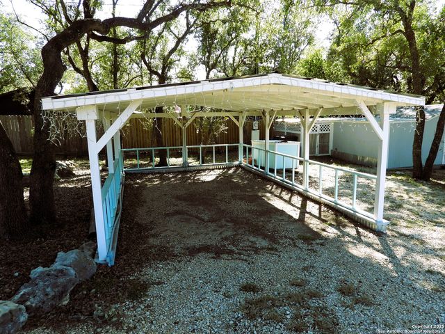 196 Whispering Oak Lane, Lakehills, TX 78063