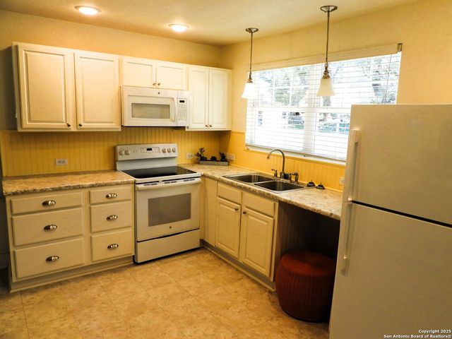 196 Whispering Oak Lane, Lakehills, TX 78063