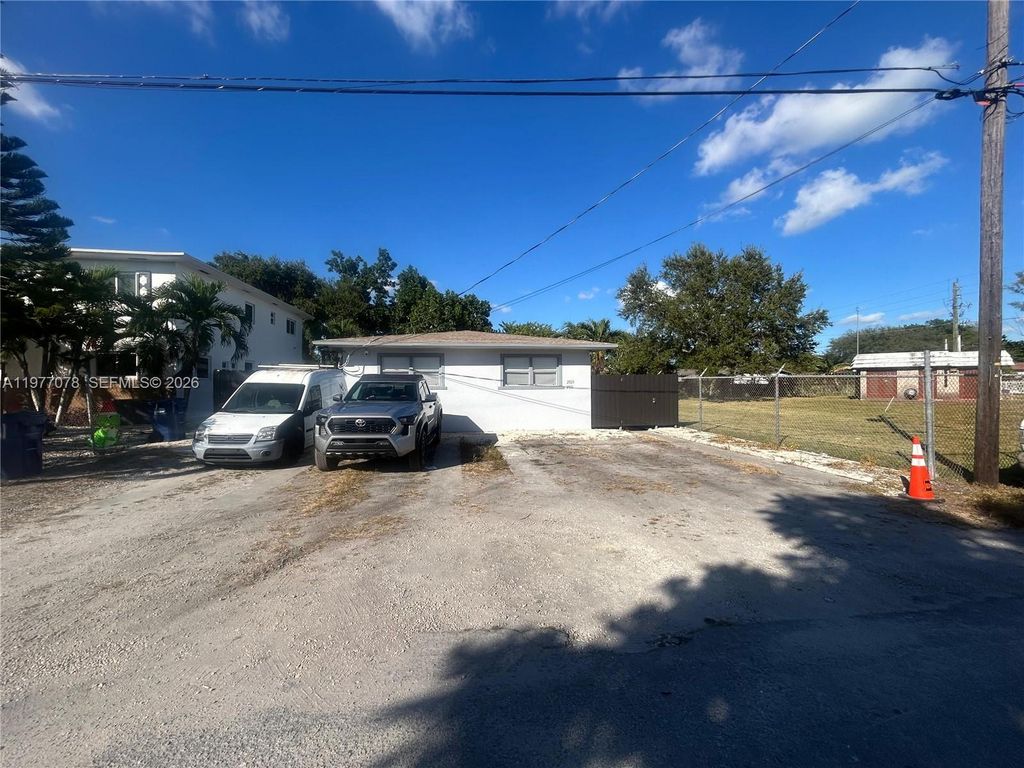 2929 NW 47th St 2, Miami, FL 33142