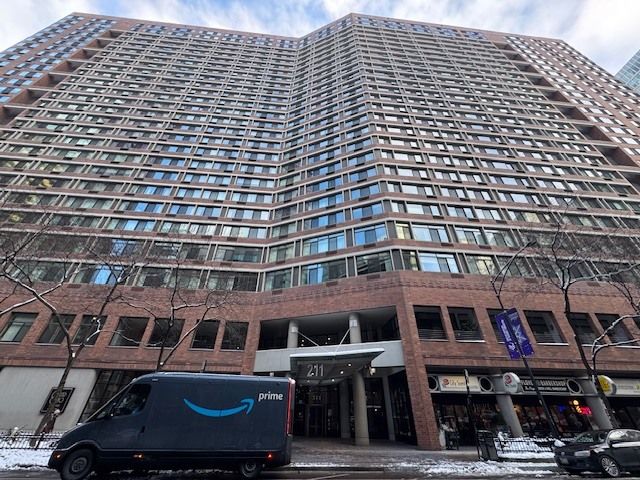 211 E Ohio Street 2405, Chicago, IL 60611