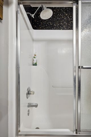 5007 73rd Ave, La Vergne, TN 37086