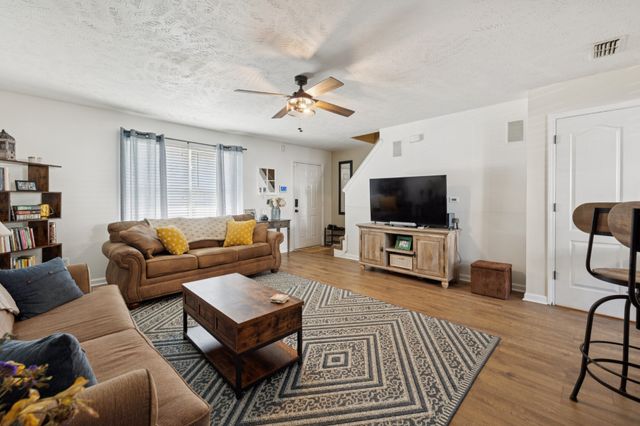 5007 73rd Ave, La Vergne, TN 37086