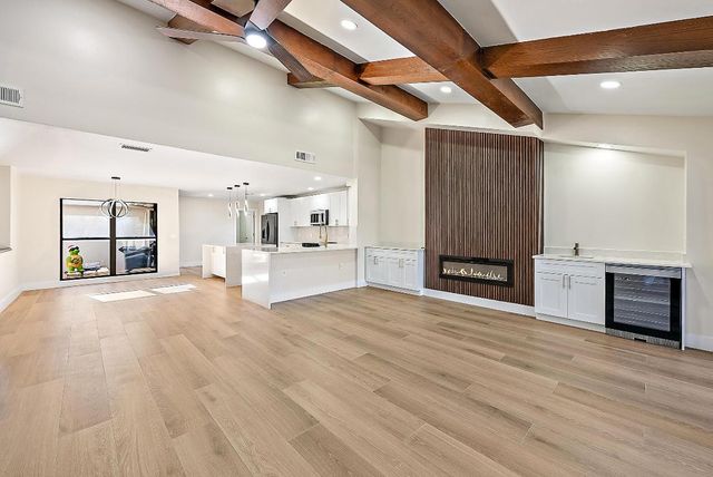 37 Edinburgh Drive, Palm Beach Gardens, FL 33418