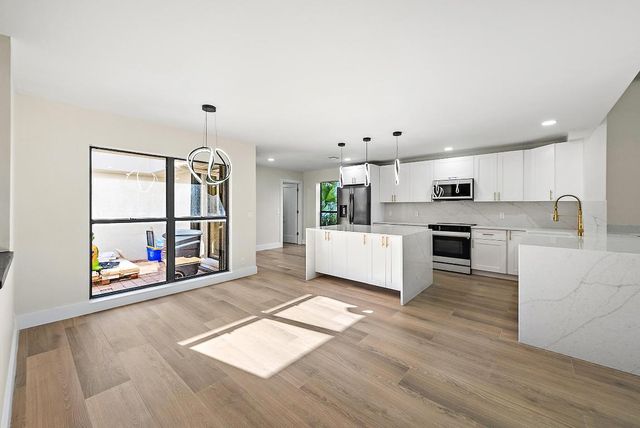 37 Edinburgh Drive, Palm Beach Gardens, FL 33418