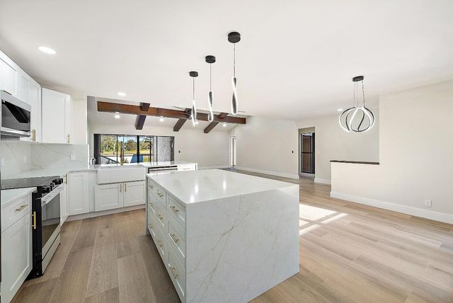 37 Edinburgh Drive, Palm Beach Gardens, FL 33418