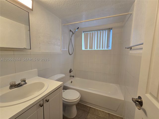 2330 NW 11th St 15, Miami, FL 33125