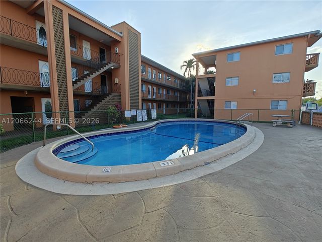 2330 NW 11th St 15, Miami, FL 33125
