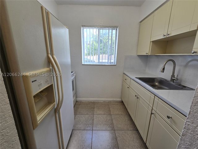 2330 NW 11th St 15, Miami, FL 33125