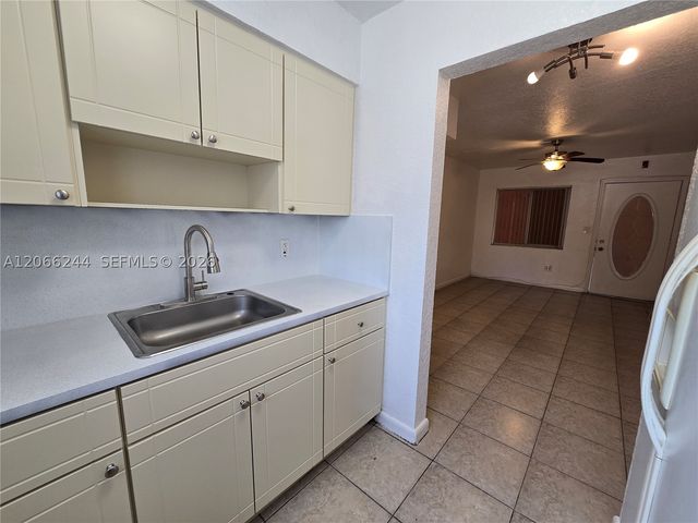 2330 NW 11th St 15, Miami, FL 33125