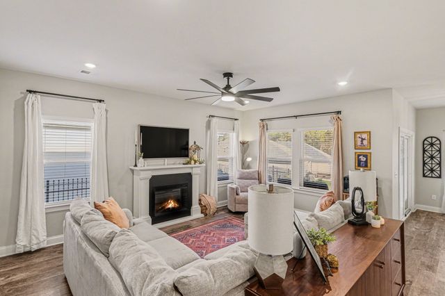 1096 Holland Ridge Way, Lebanon, TN 37090