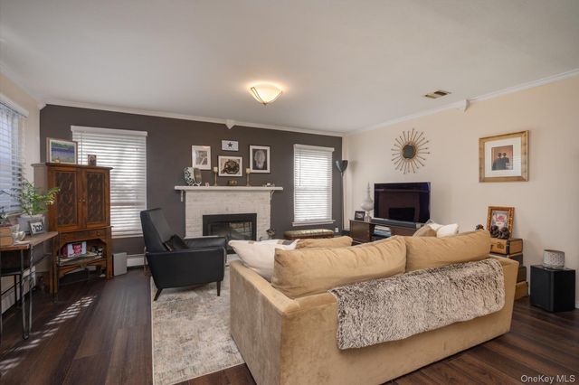 47 Greenmeadow Court, Deer Park, NY 11729