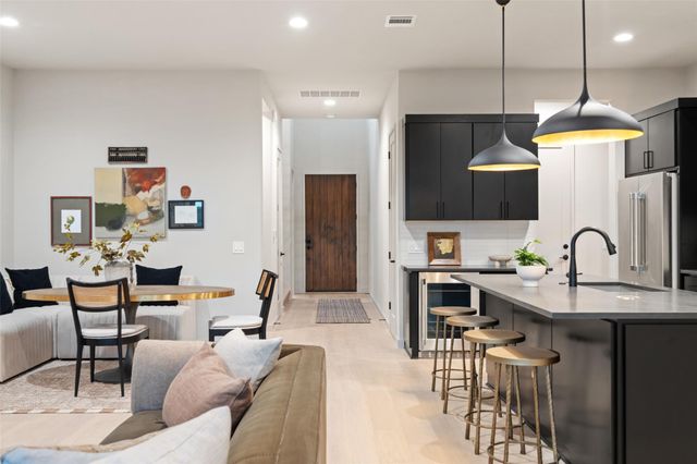 9803 Ribelin Ranch CT 6, Austin, TX 78750