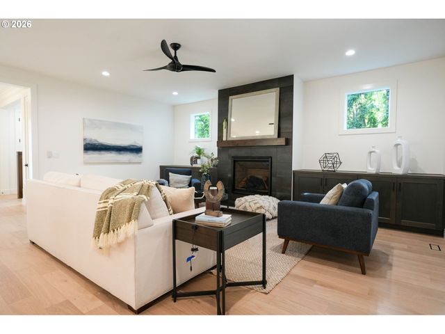 10044 Sw 72ND Ave, Tigard, OR 97223