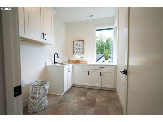 10044 Sw 72ND Ave, Tigard, OR 97223