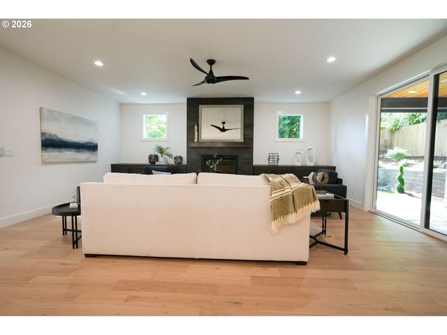 10044 Sw 72ND Ave, Tigard, OR 97223
