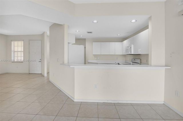 12474 Crystal Pointe Dr 101, Boynton Beach, FL 33437