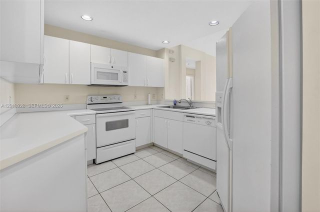 12474 Crystal Pointe Dr 101, Boynton Beach, FL 33437