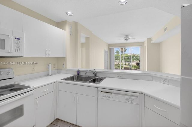 12474 Crystal Pointe Dr 101, Boynton Beach, FL 33437
