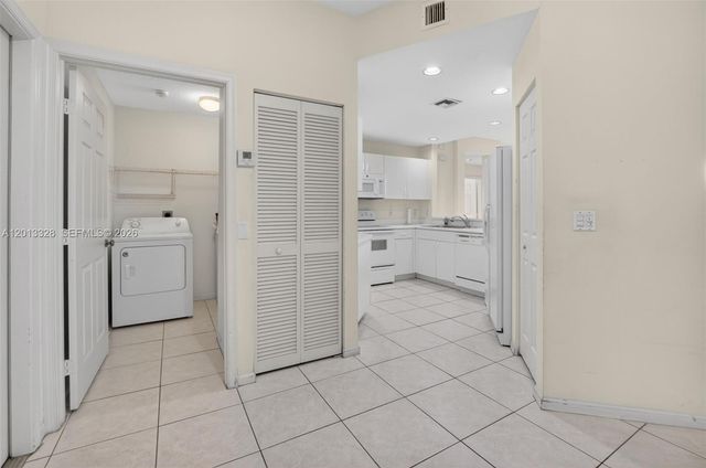 12474 Crystal Pointe Dr 101, Boynton Beach, FL 33437