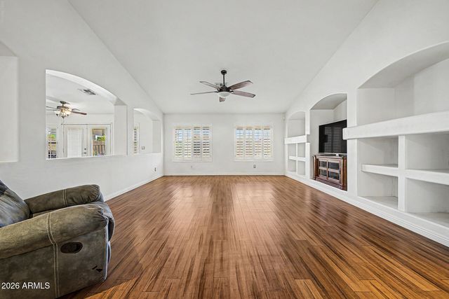 8387 W LUKE Avenue, Glendale, AZ 85305