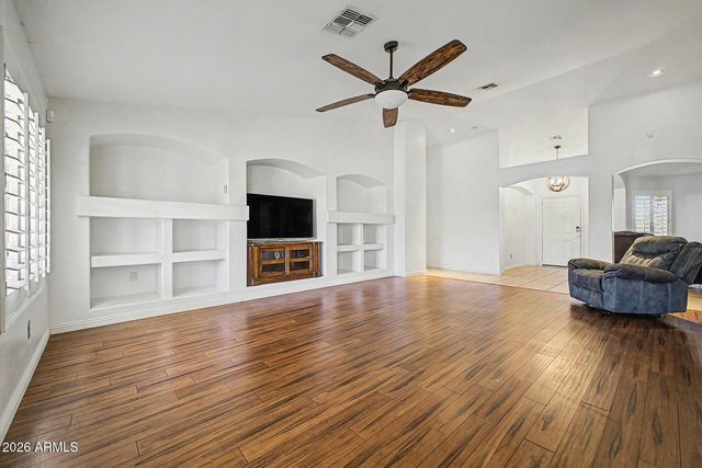 8387 W LUKE Avenue, Glendale, AZ 85305