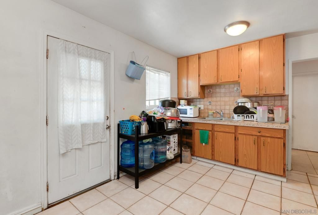 Image 6 of property listing at 1328 Buena St, Oceanside, CA 92058