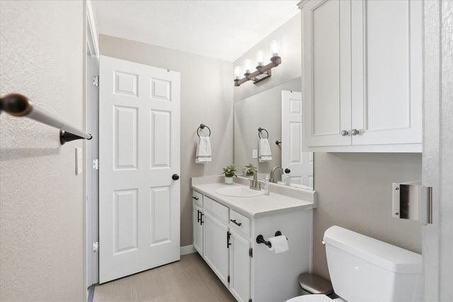 108 Horton Circle, Medford, OR 97501