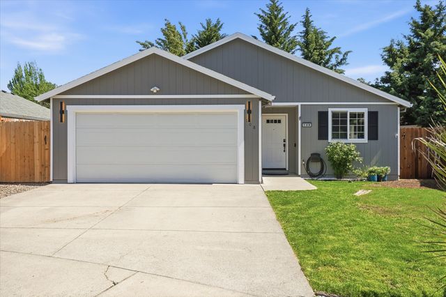 108 Horton Circle, Medford, OR 97501