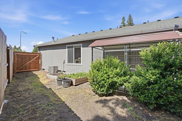 108 Horton Circle, Medford, OR 97501