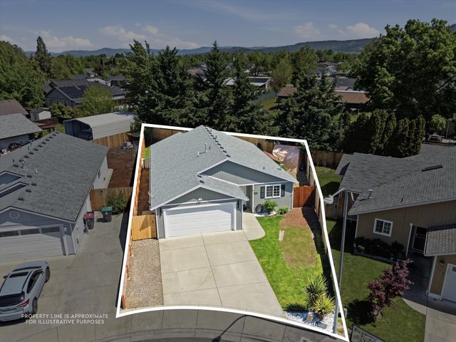 108 Horton Circle, Medford, OR 97501