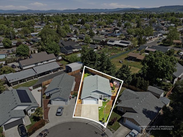 108 Horton Circle, Medford, OR 97501