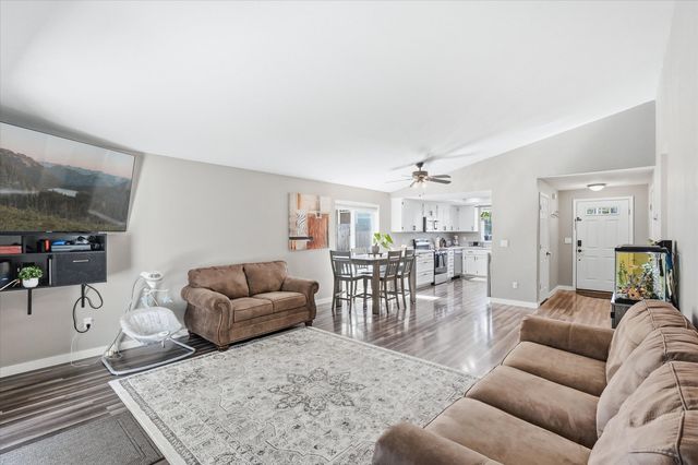 108 Horton Circle, Medford, OR 97501