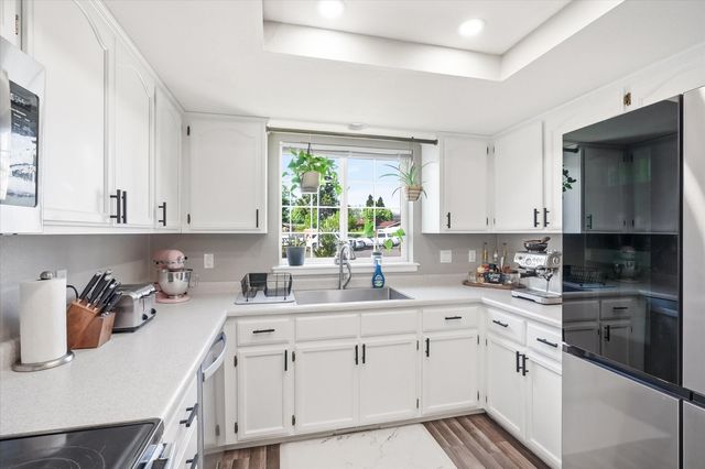 108 Horton Circle, Medford, OR 97501