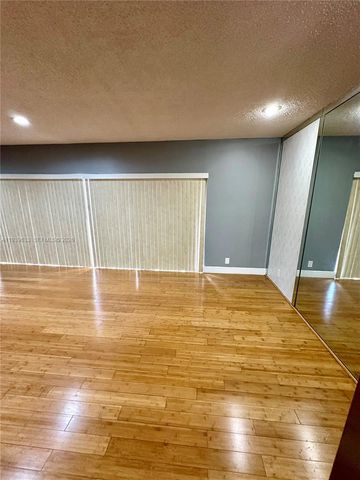 8253 NW 8th Pl 2, Plantation, FL 33324