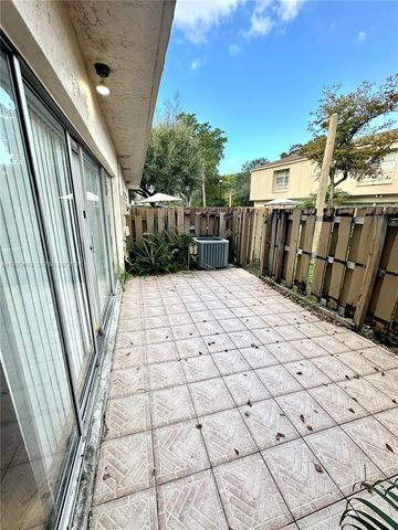 8253 NW 8th Pl 2, Plantation, FL 33324