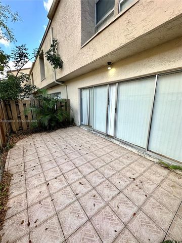 8253 NW 8th Pl 2, Plantation, FL 33324