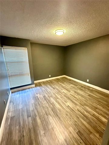 8253 NW 8th Pl 2, Plantation, FL 33324