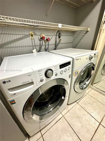 8253 NW 8th Pl 2, Plantation, FL 33324