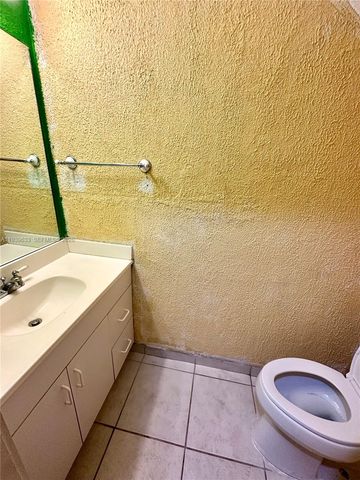 8253 NW 8th Pl 2, Plantation, FL 33324