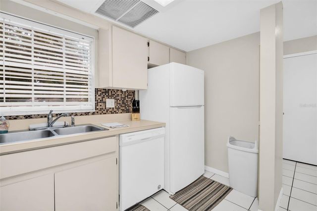 1526 CHATEAUX DE VILLE COURT, Clearwater, FL 33764