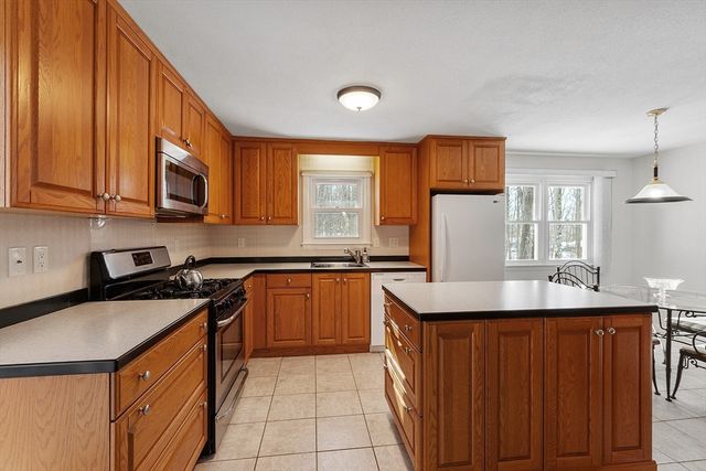 13 Gardner St, Fitchburg, MA 01420