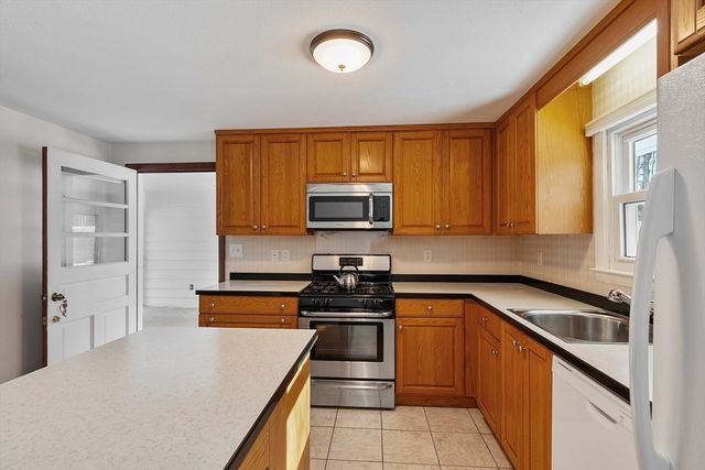 13 Gardner St, Fitchburg, MA 01420