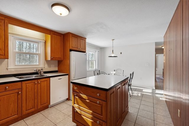 13 Gardner St, Fitchburg, MA 01420