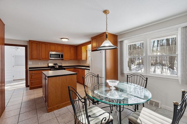 13 Gardner St, Fitchburg, MA 01420